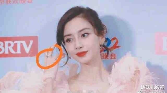 Angelababy|姜还是老的辣!baby戴婚戒、穿同款疑似服软求复合,黄晓明又赢了