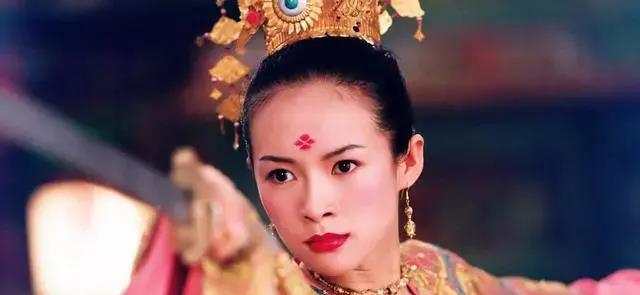 章子怡|章子怡当众叫停金莎金子涵的表演，却获网友力挺，真实原因很讽刺