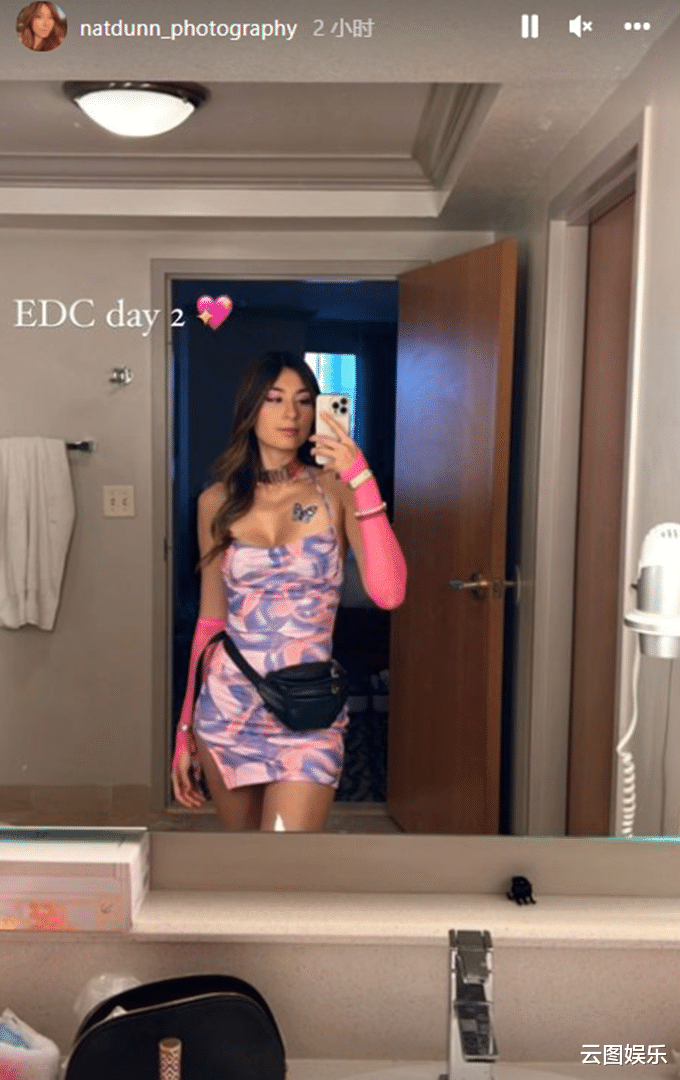 邓梓峰|邓梓峰27岁女儿大秀身材！穿开叉短裙曲线完美，蝴蝶纹身太抢镜