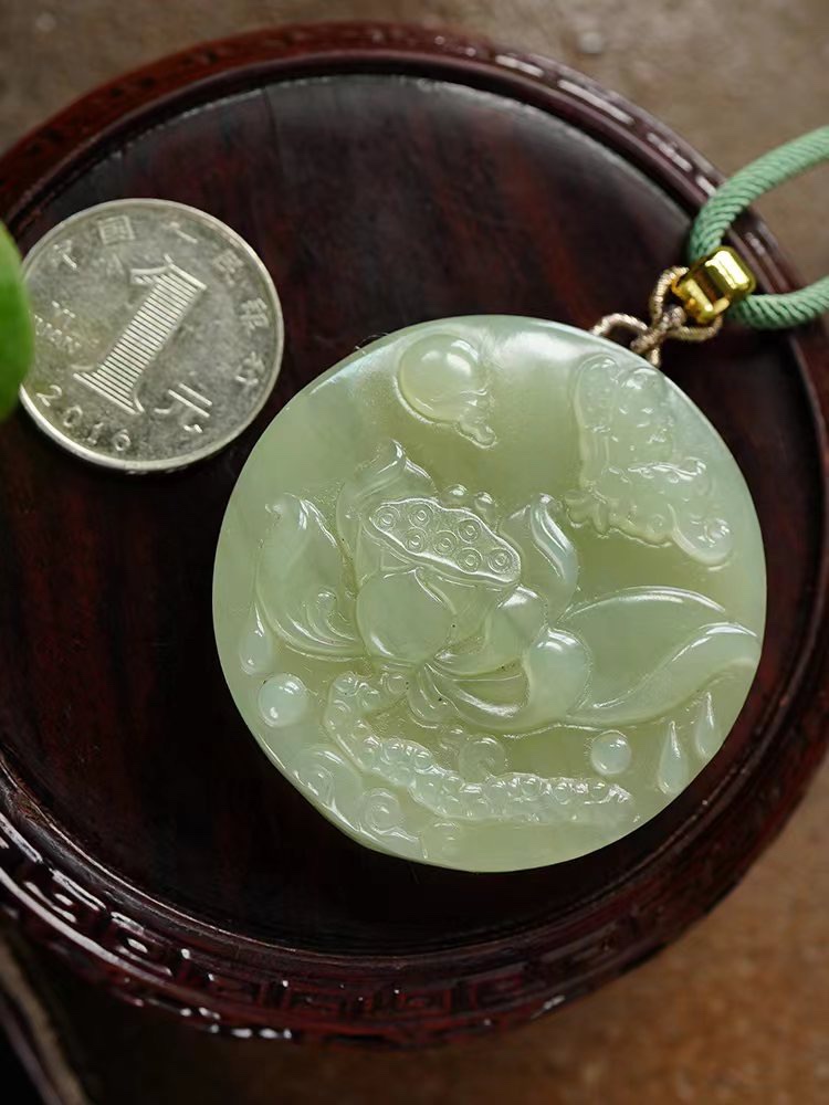 雕刻|美丽的您适合带这个和田玉吗