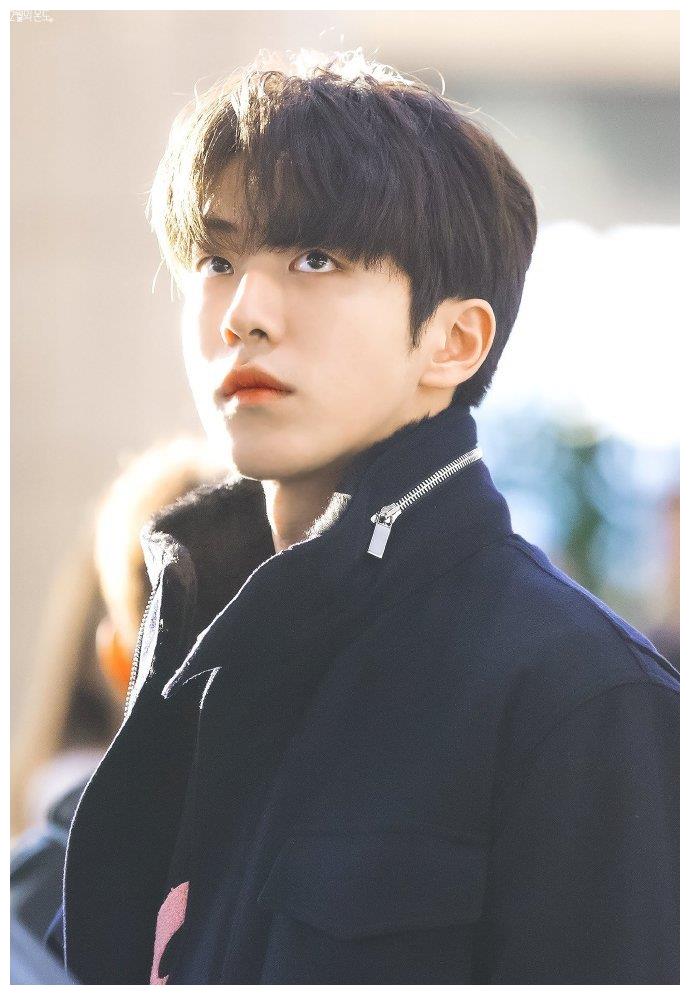 南柱赫|疑似“南柱赫未成年饮酒照”在韩网热传，经纪公司回应！