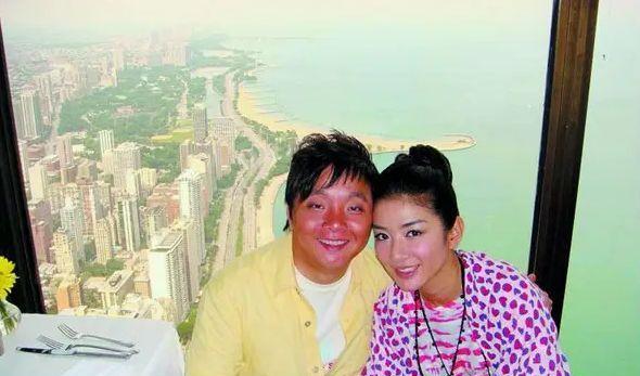 黄奕|网友街头偶遇黄奕,素颜状态被赞年轻,腰间出现疤痕引发热议