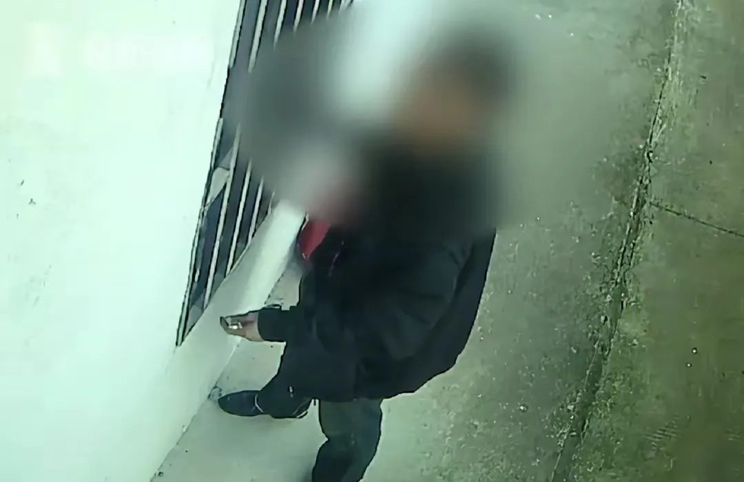 上海浦东,65岁老汉把自己的房子,以38万的价格卖给一个小伙