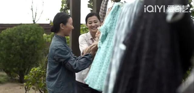 安杰|《父母爱情》安杰为什么总喜欢晒一晒她那些漂亮衣服呢？