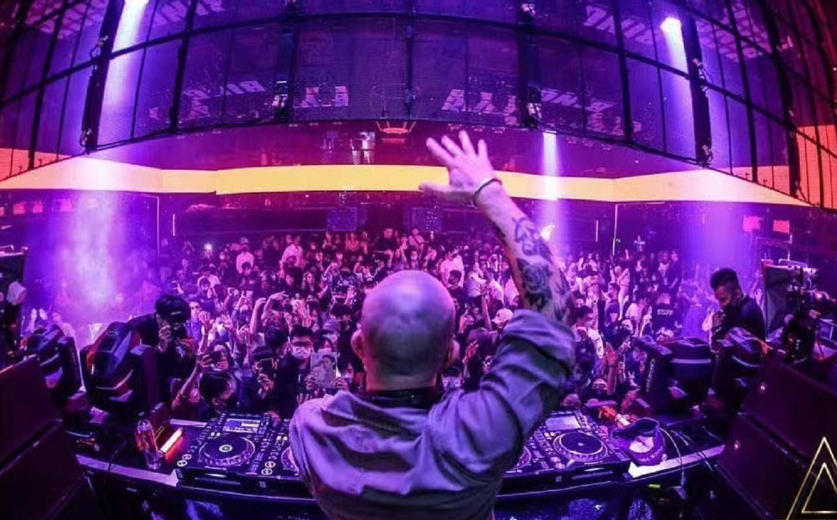 具俊晔|大S带老公聚餐！穿衬衫嫩成少女，53岁具俊晔猛男体型好有安全感