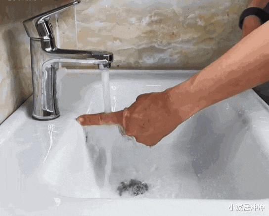 日本人的卫生间只有“巴掌大”,却异常干净?差别就在这些细节上