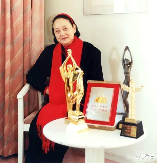 王晓棠|美丽女兵王晓棠，25张精修靓照欣赏，真正的女神，从来都不矫揉造作