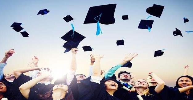 李谦|年薪50万以上的人，学历都在哪个档次？普通学历的人该清醒了