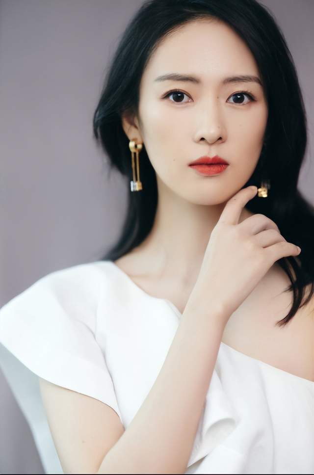 章子怡|童谣凭实力去掉了“小章子怡”的标签,活出自我