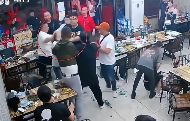 唐山女子被几名男性暴打,有些人对生命的感悟,只停留在动物层面