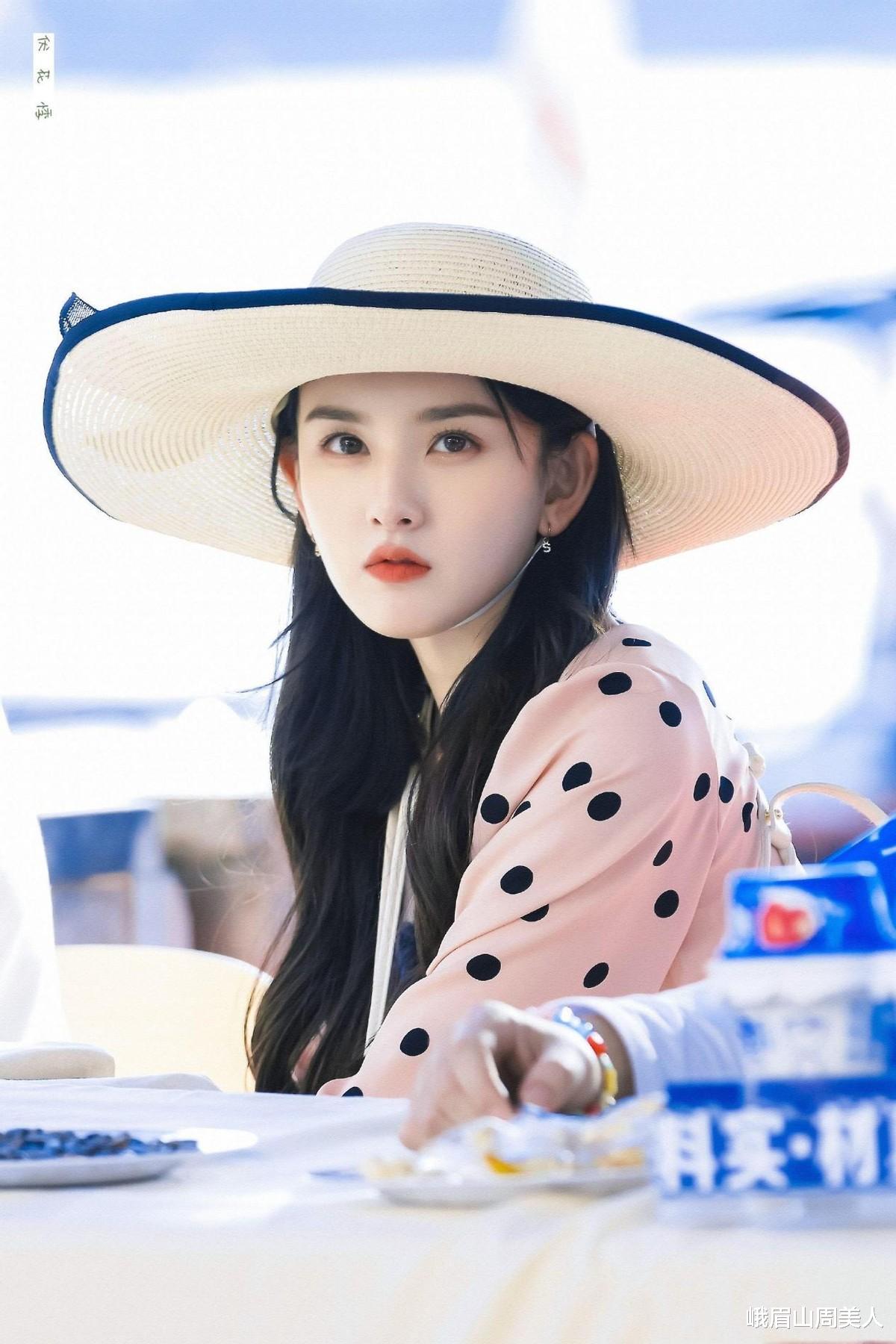 帽子 你是什么“脸型”就戴什么“帽子”！戴对减龄显脸小，戴错显土！