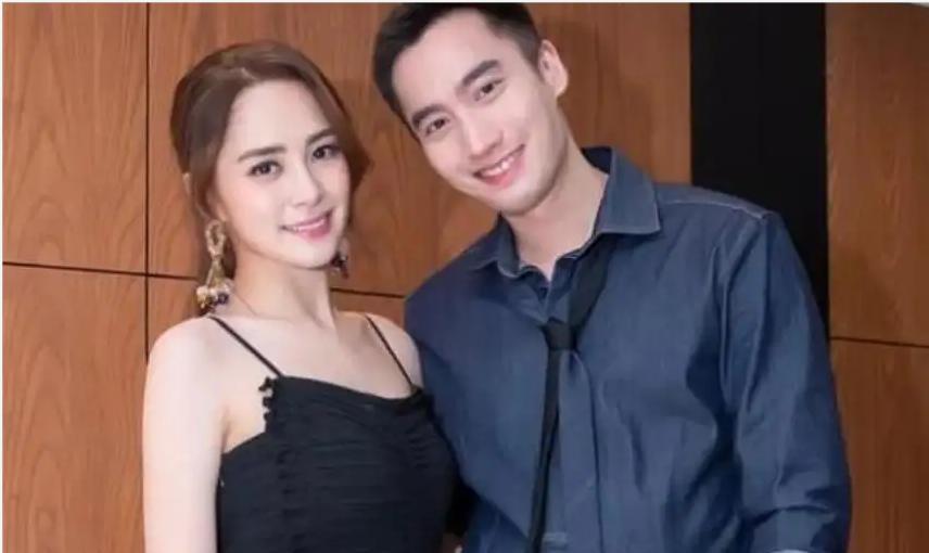 赖弘国|赖弘国晒爸爸在家逗小孩照片，并为妻儿置换豪车，和妻子感情甜蜜