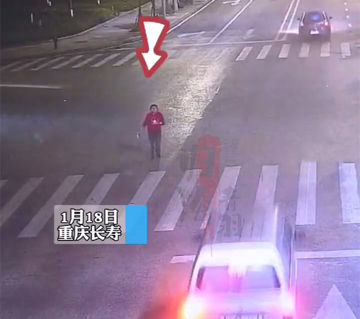 心中烦闷,重庆一女子酒后躺马路中间,随后被货车碾压,画面曝光