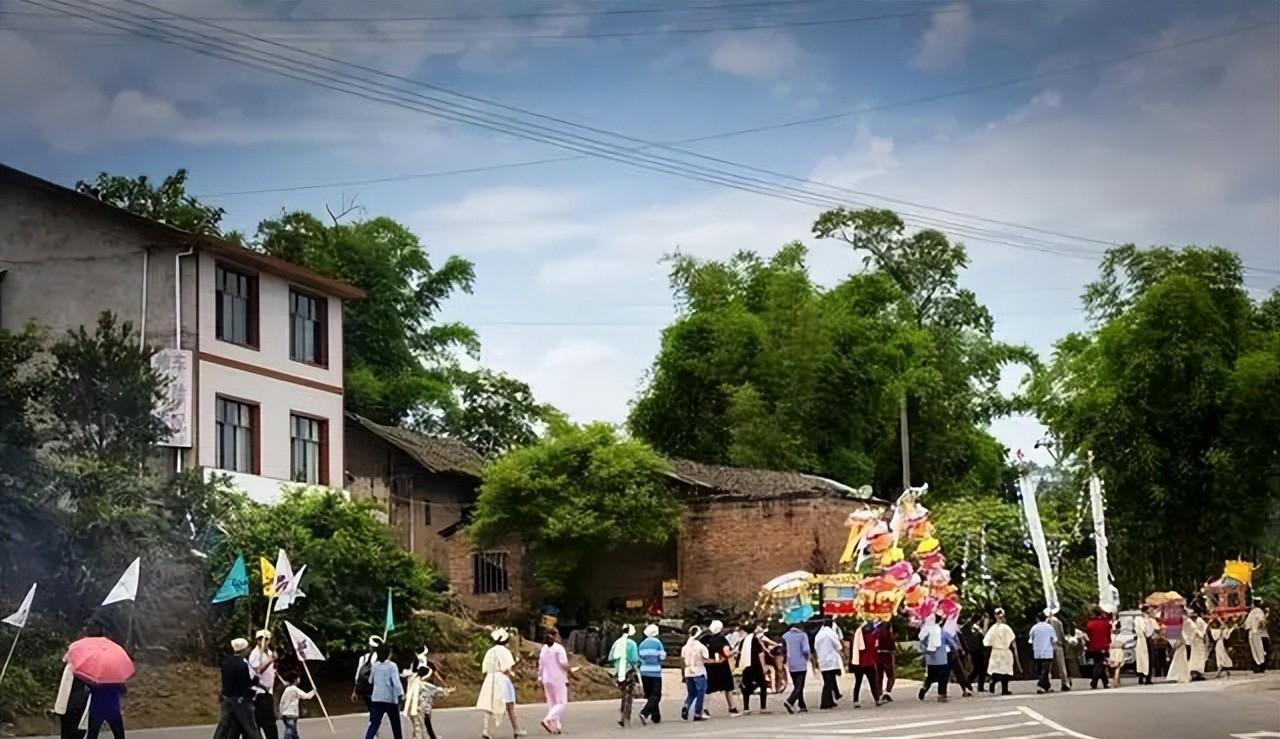 悲上加悲,送葬队伍为何频频发生车祸?