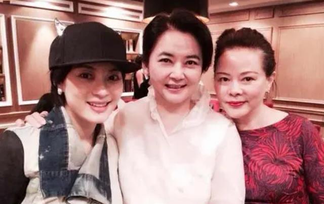 胡慧中|胡慧中爱女放话不再刻意减肥,被175斤体重困扰,如今只想做自己