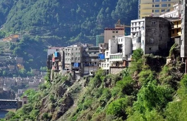 松茸|中国“最小”的县城,海拔高达4100米,面积只有0.5平方公里