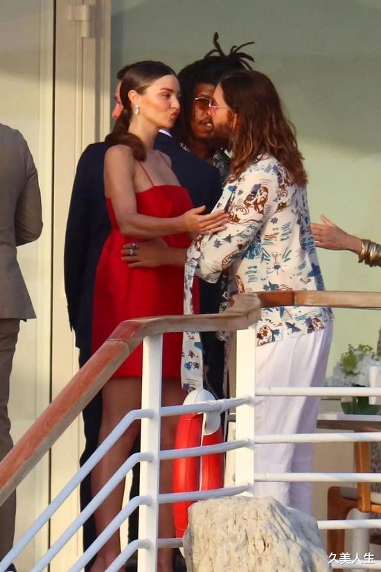 可儿与希尔顿“大小姐”同框,表姐这是跟谁表白呢?