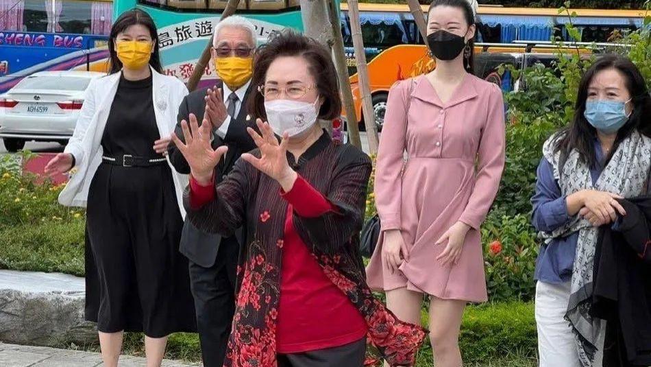 琼瑶|84岁琼瑶罕见露面，发量浓密惹人羡，她是怎么做到的？