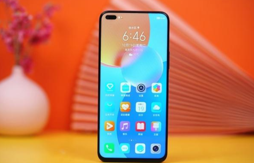荣耀play|8GB+64MP+66W，旗舰级外观+120Hz全视屏，仅售1199