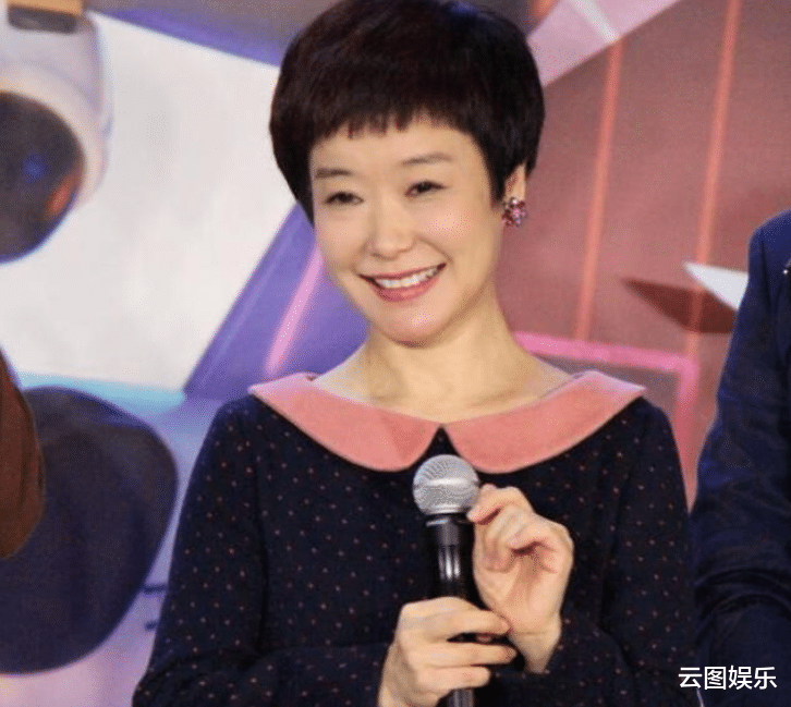 程前|前央视一哥程前与王雪纯聚会，59岁气质依旧，再婚老来得子很幸福