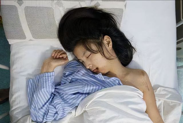 女子因婚前协议闹掰,打掉肚里五个月孩子,男方可以要求赔偿吗?