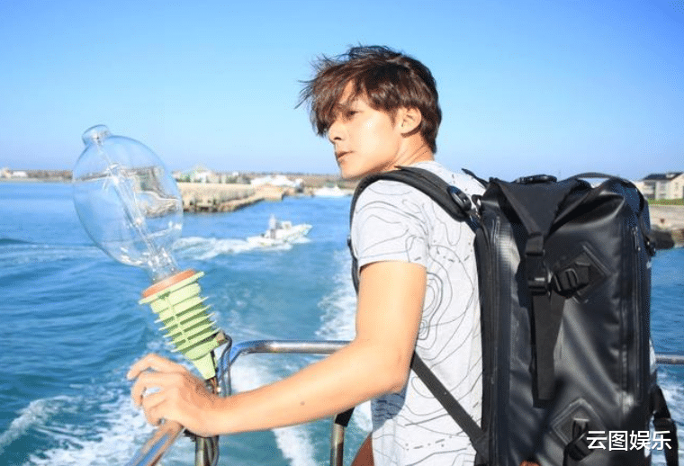 冻龄|离婚1年!45岁男星宣布再婚美女主播,却被揭发脚踏三船靠女人养