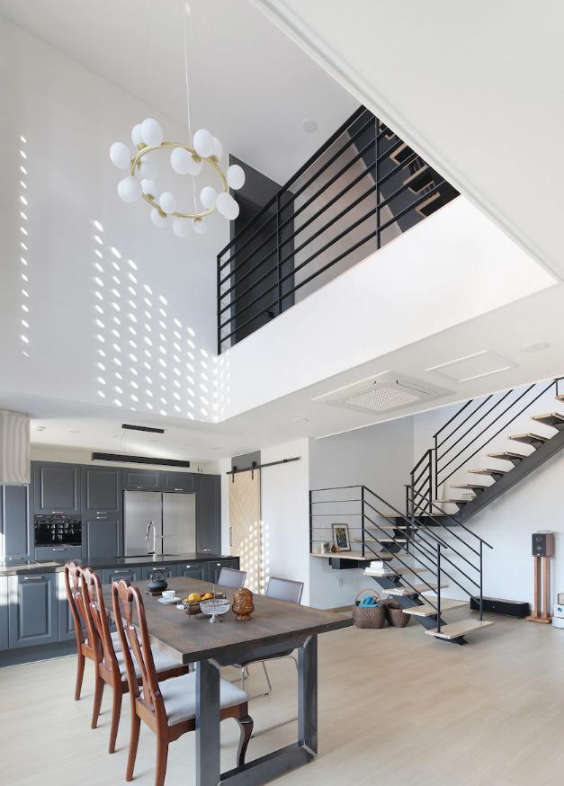 只有151㎡三层小楼，在韩国是妥妥的富人住宅，挑空设计大气高级