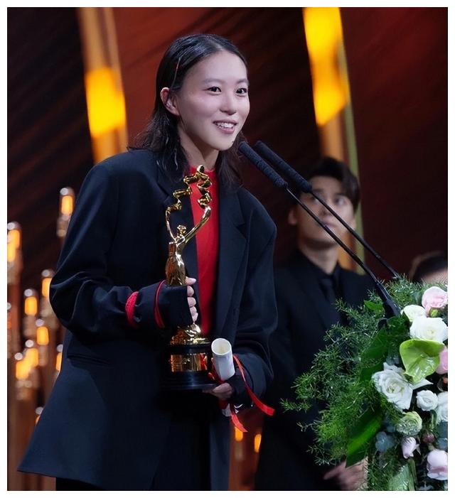 王菲|同是王菲的女儿，窦靖童和李嫣却活成了完全相反的样子