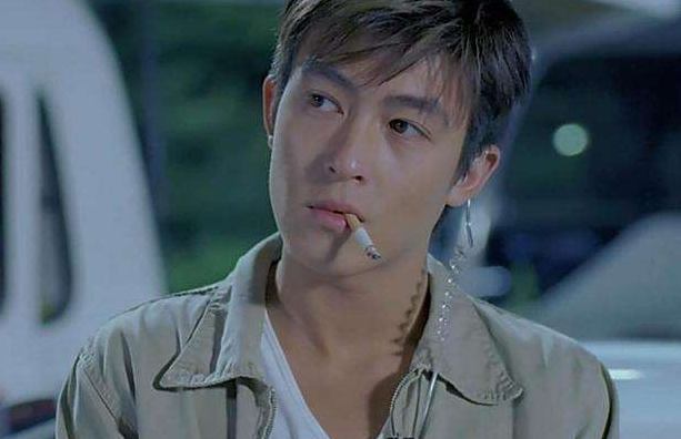 周杰伦|当年周杰伦和台湾F4打架,陈冠希拿起板凳,二话不说上去就打