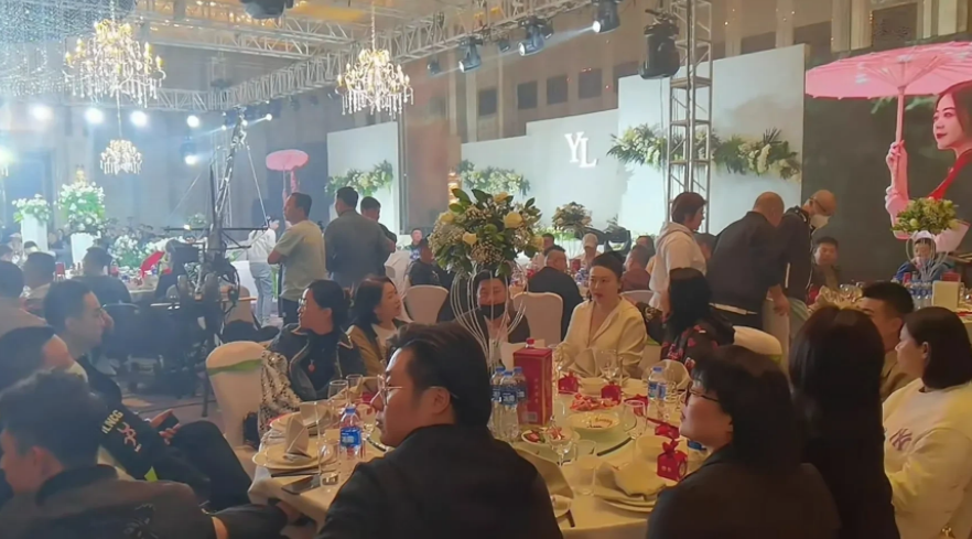 赵本山|二人转演员路遥嫁女儿，赵本山送墨宝，赵家班多名成员现身婚宴