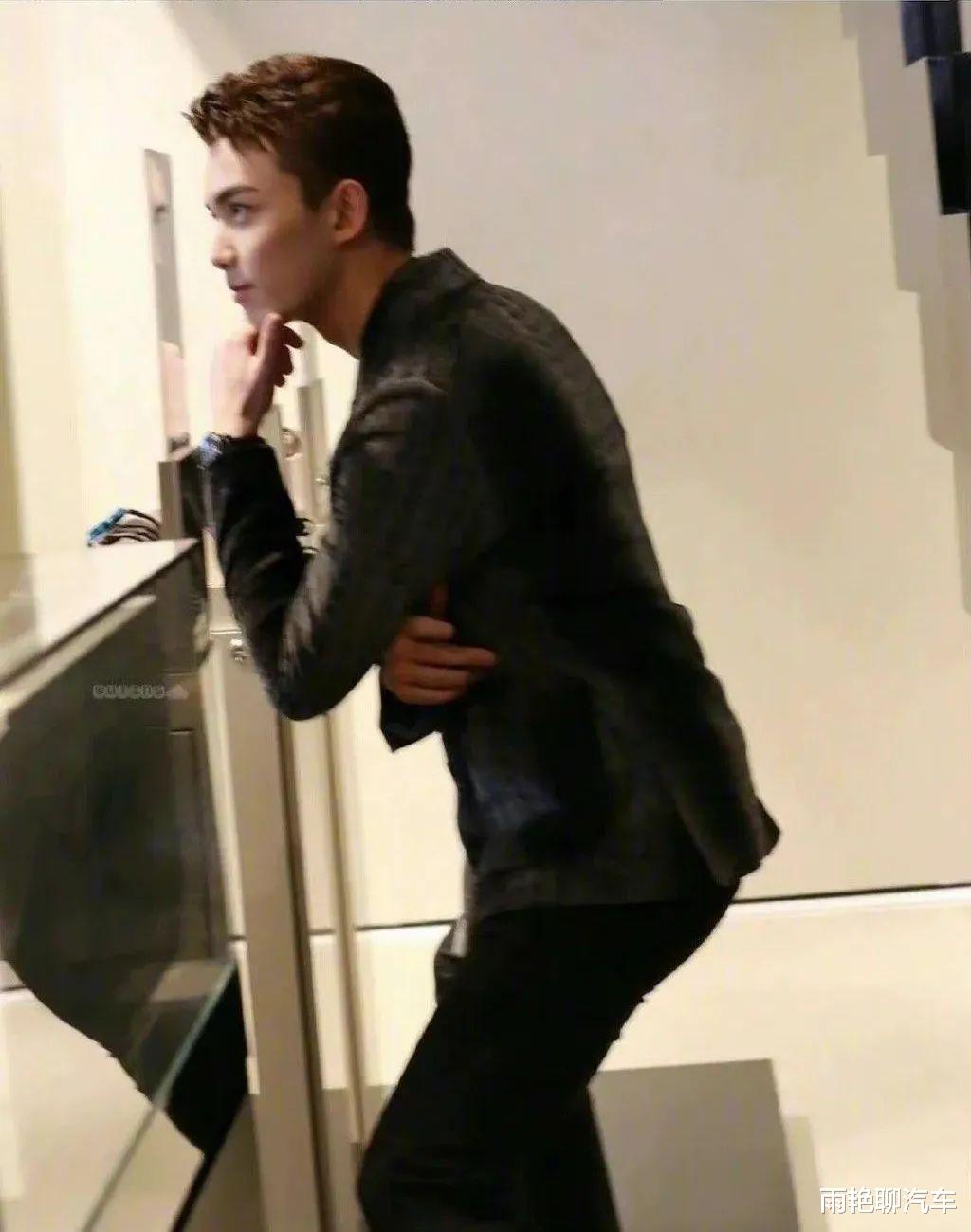 |大明星的两副面孔，笑死人了