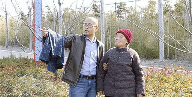 案例:04年,北京阿姨给小伙20元救急钱,18年后男子报恩,还19元