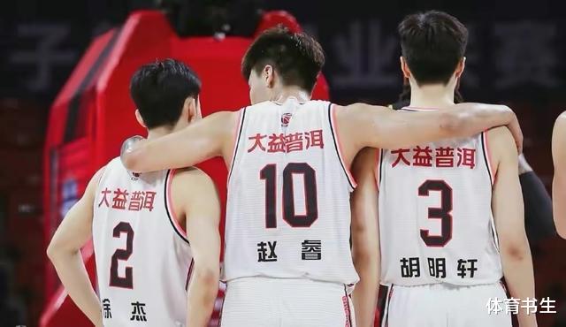 广东男篮|为什么广东男篮众将士愿意集体降薪留队，背后强烈信号将有大动作