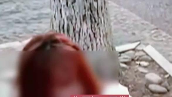 浙江杭州，美女乘车脚翘到靠背上，惨遭女司机狂扇耳光！