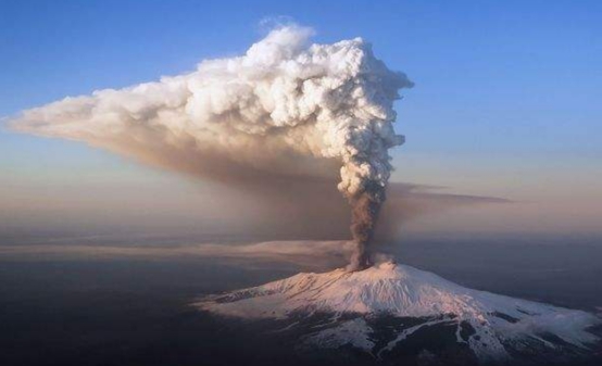 沉睡了50万年!几十座火山堆里出现异象,最活跃那个恰处我国境内