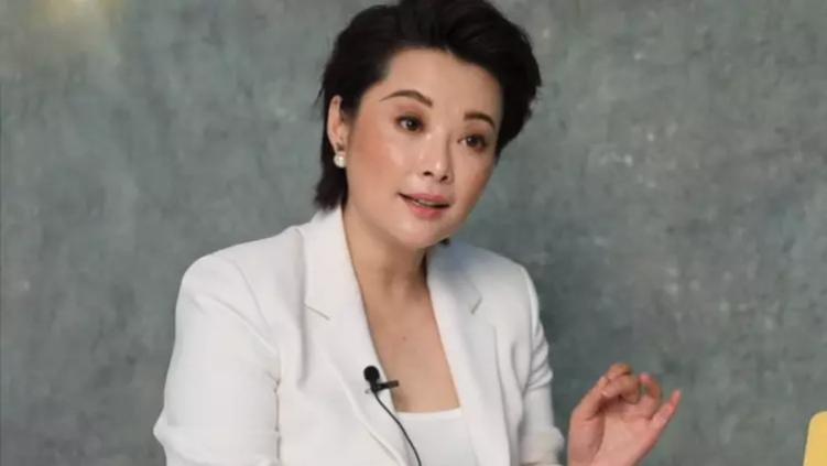 袁立|袁立：在国外生活，每个华人都很独立，花钱求他帮忙也不一定会理