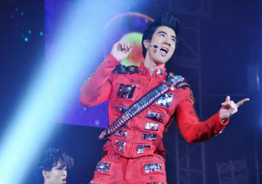 王力宏|王力宏将举办个人演唱会！下月正式复出，花45万在外租房住