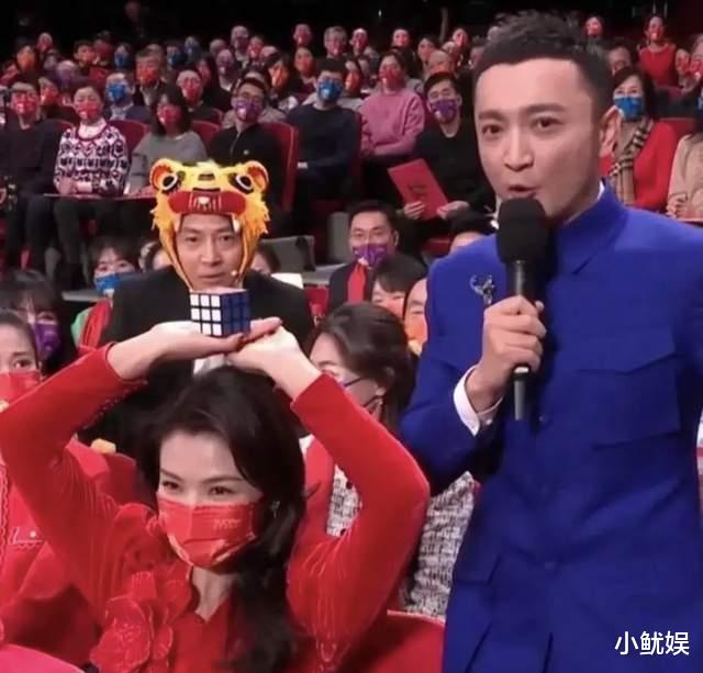 春晚|8位明星在春晚奇葩出圈:马凡舒的敬酒服,撒贝宁的白衬衫