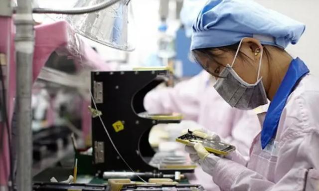 本科生|富士康员工透露，流水线上增加不少本科生，在职者说出真实原因