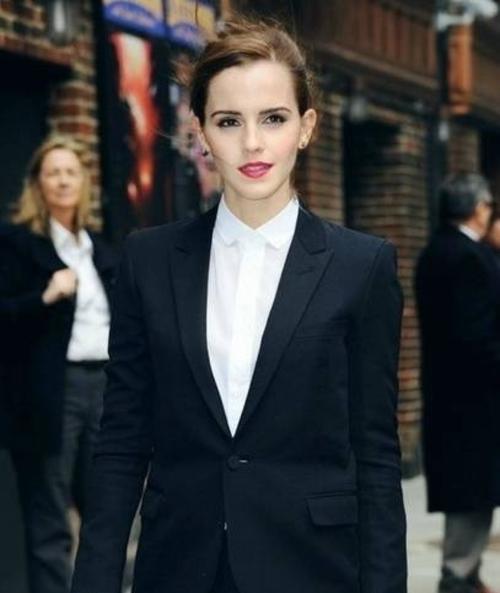 唐诗逸|40岁娜塔莉波特曼显老态被嘲讽：老女人不装了，喜欢金钱不丢人