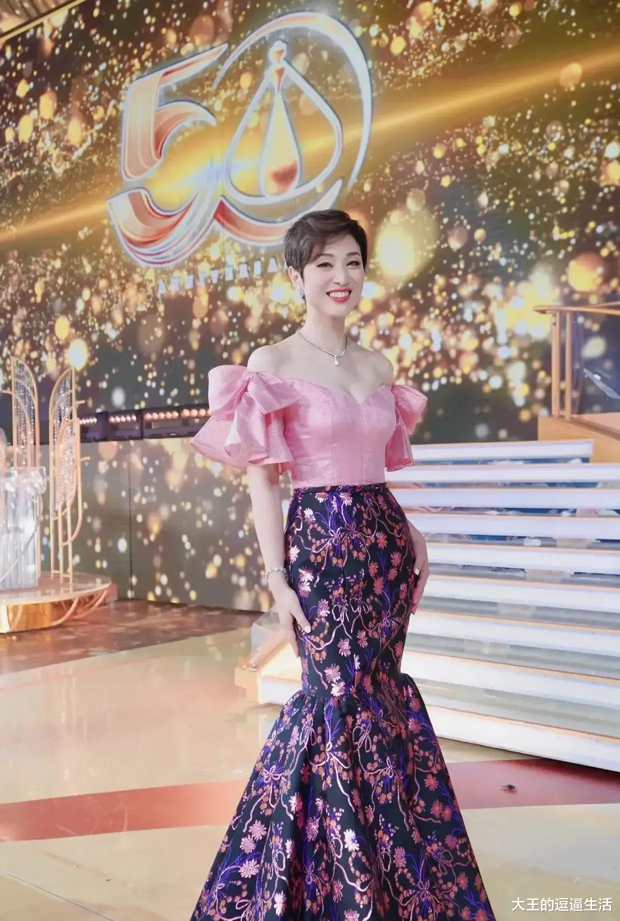 李茂扮太子|陈法蓉深夜晒九宫格美食，隔着屏幕都能闻到香味！果然是岁月从不败美人