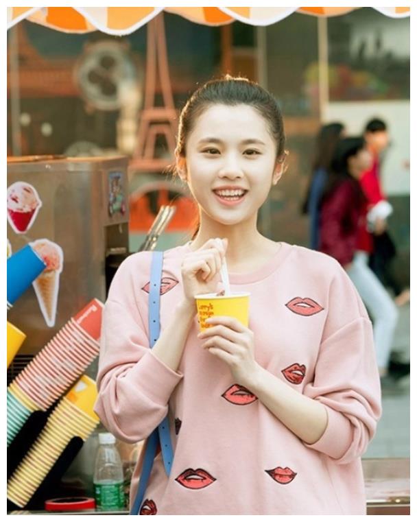 张慧雯|当家主母的一个丫头给我留下了印象,张慧雯从此走进了我的视野