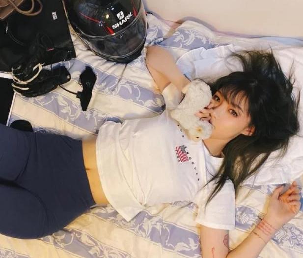 |“痞幼”到朋友家做客,胳膊淤青被质疑遭家暴,本尊回应尽显无奈