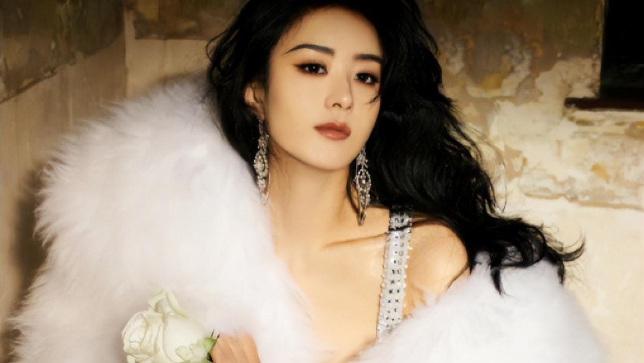 赵丽颖|赵丽颖再登杂志封面，露背装秀曼妙身姿