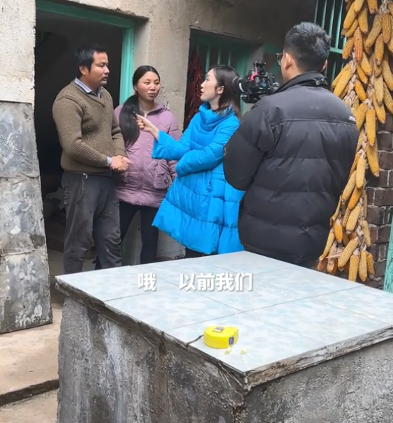 |又翻车？小春花15岁旧照曝光，头大身小似大头娃娃，p图痕迹明显