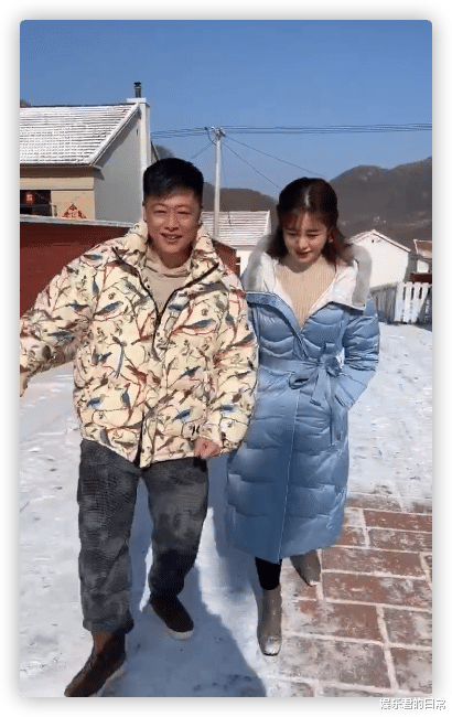 谢永强|乡爱王小蒙惹争议，戏外紧搂谢永强姿势太亲密，双方现实各有家庭