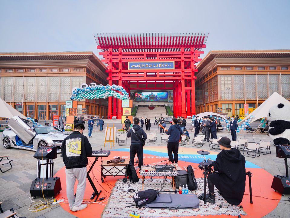 第九届四川国际旅游交易博览会在乐山开幕