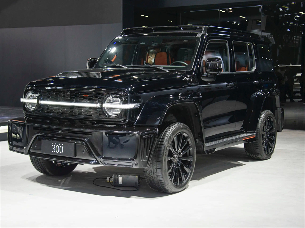 奔驰gls|又一"黑武士"亮相车展!碳纤尾翼 四驱 三把锁,预售33—35万