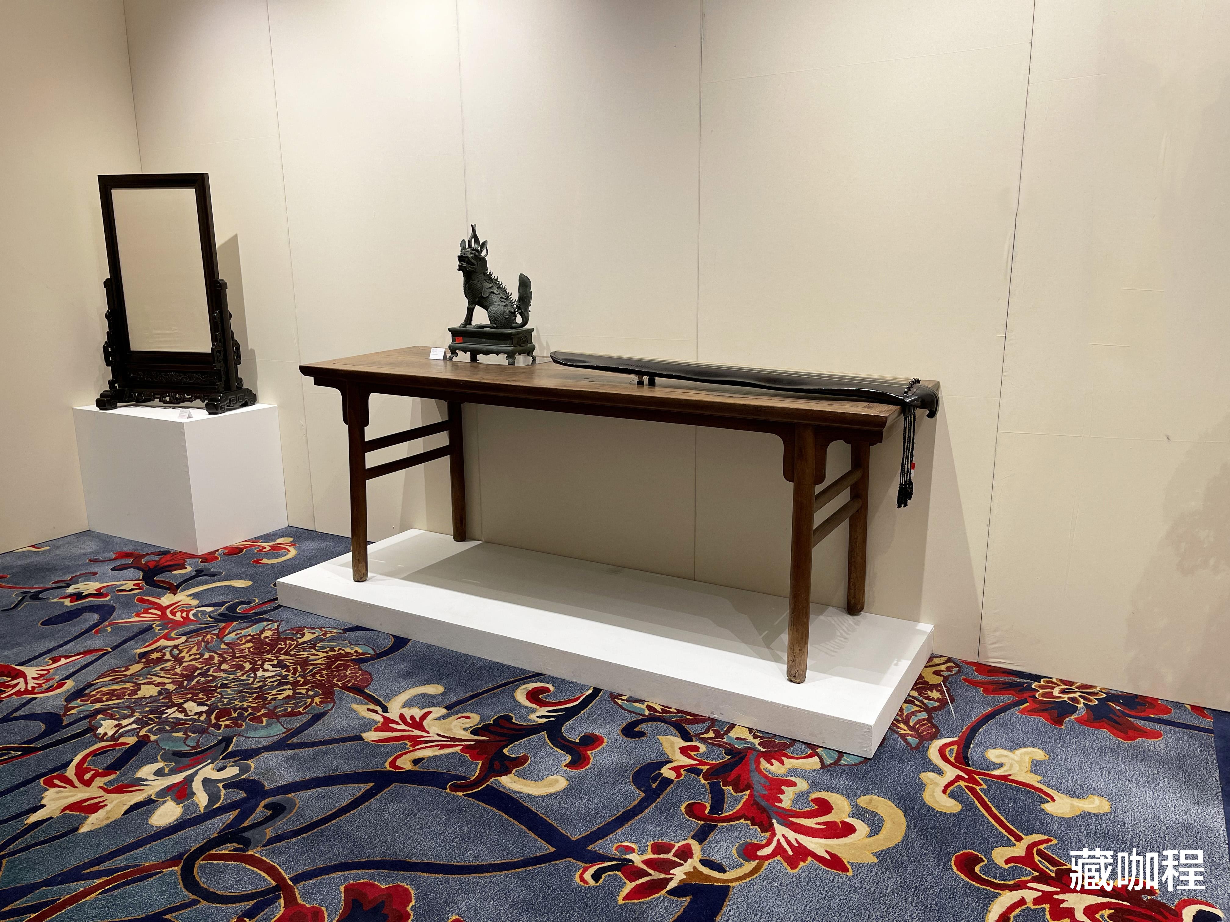 奇石|用料规整、老底原装，黄花梨大画案184万成交