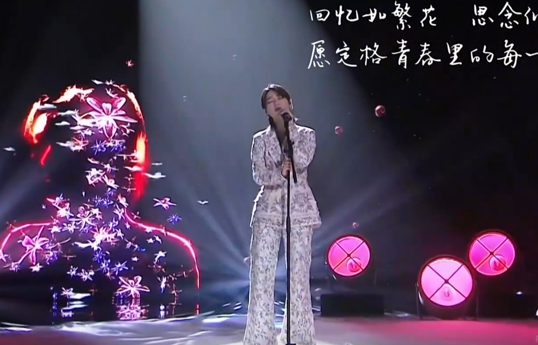 演员的诞生|小年夜春晚明星造型：王冰冰笑容甜美，王嘉尔造型酷帅